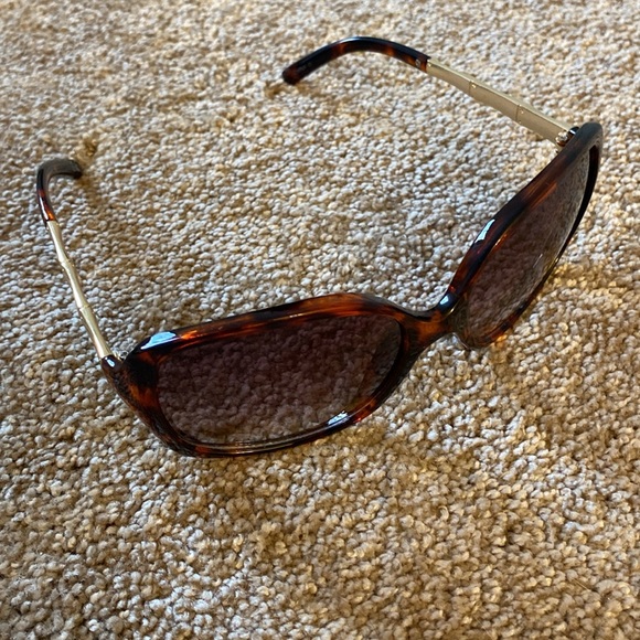 NEW- Tortoise Jackie-o Sunglasses - Picture 3 of 10